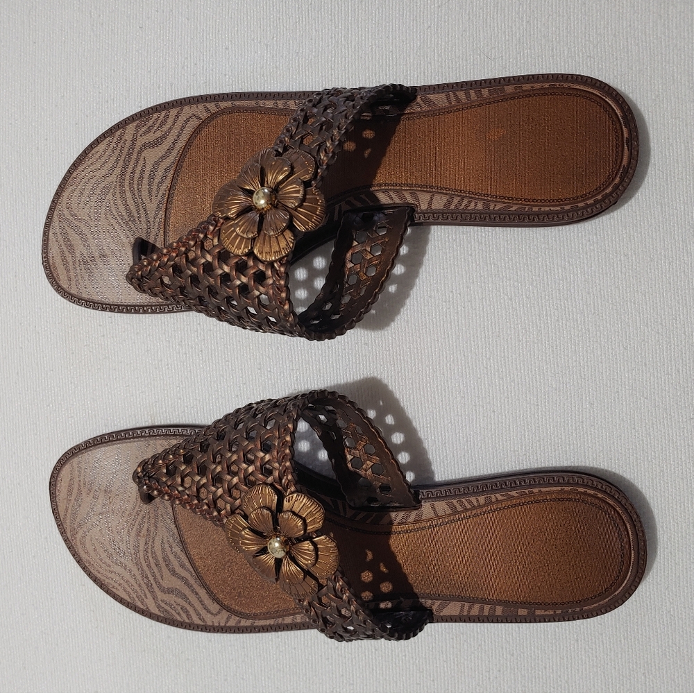 Grendene floral sandals.  Size 8 - Picture 4 of 8